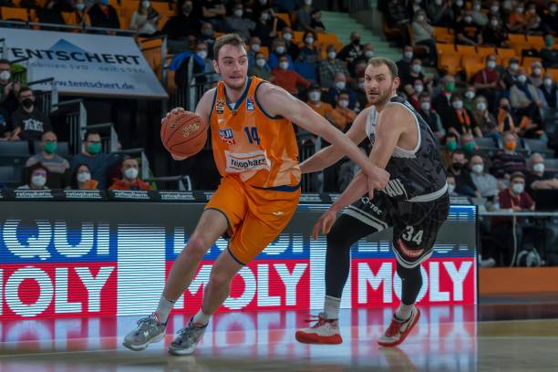 在进攻端 在进攻端